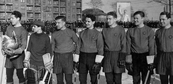 Второй хоккейный сезон в СССР и первое чемпионство ЦСКА 